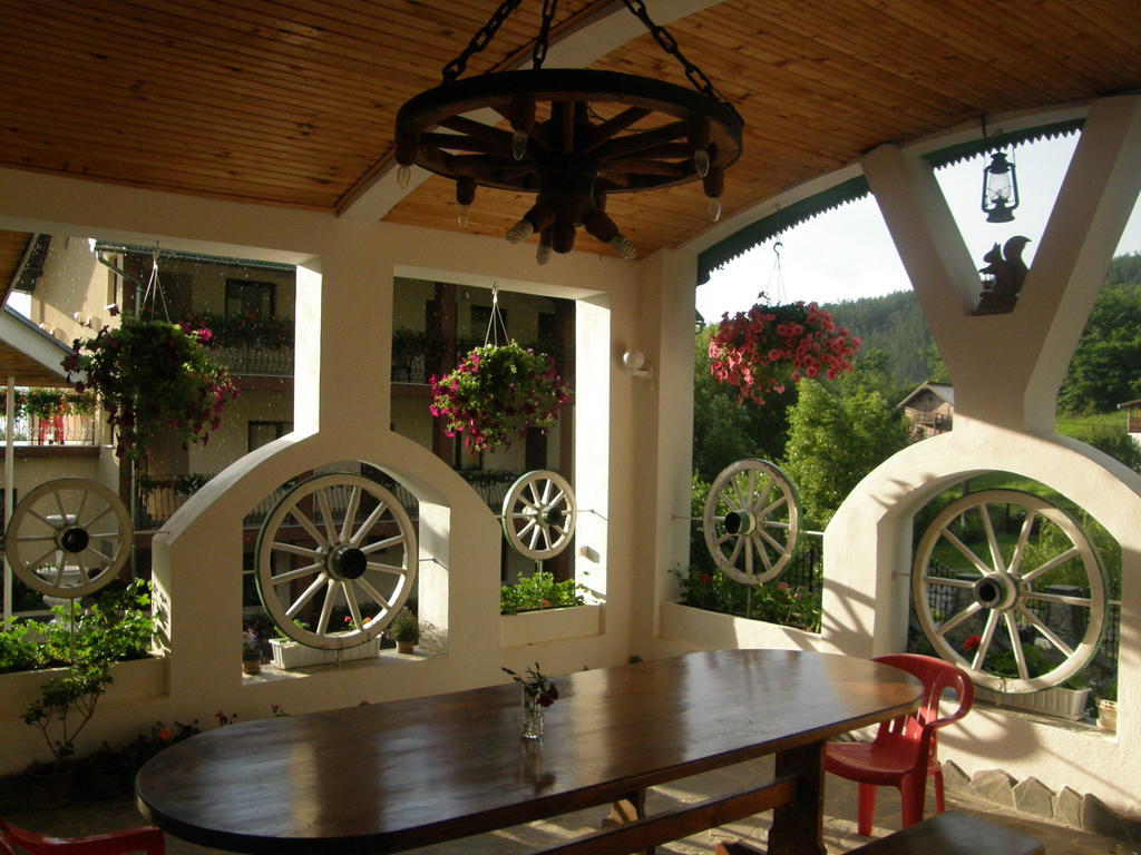 Mokus Panzio Bed and Breakfast Bicfălău Esterno foto