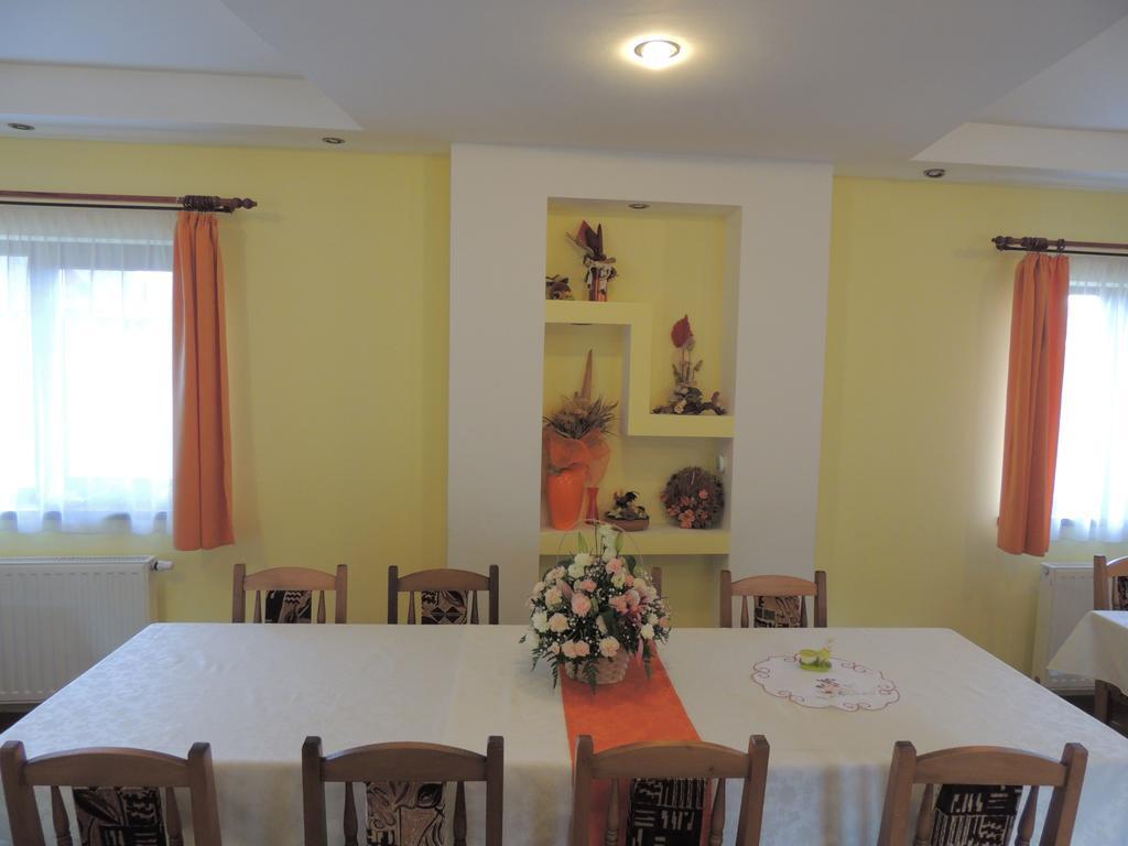 Mokus Panzio Bed and Breakfast Bicfălău Esterno foto